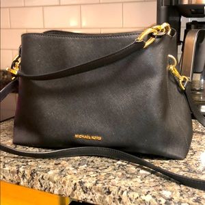 Michael Kors large handbag w/ removable crossbody
